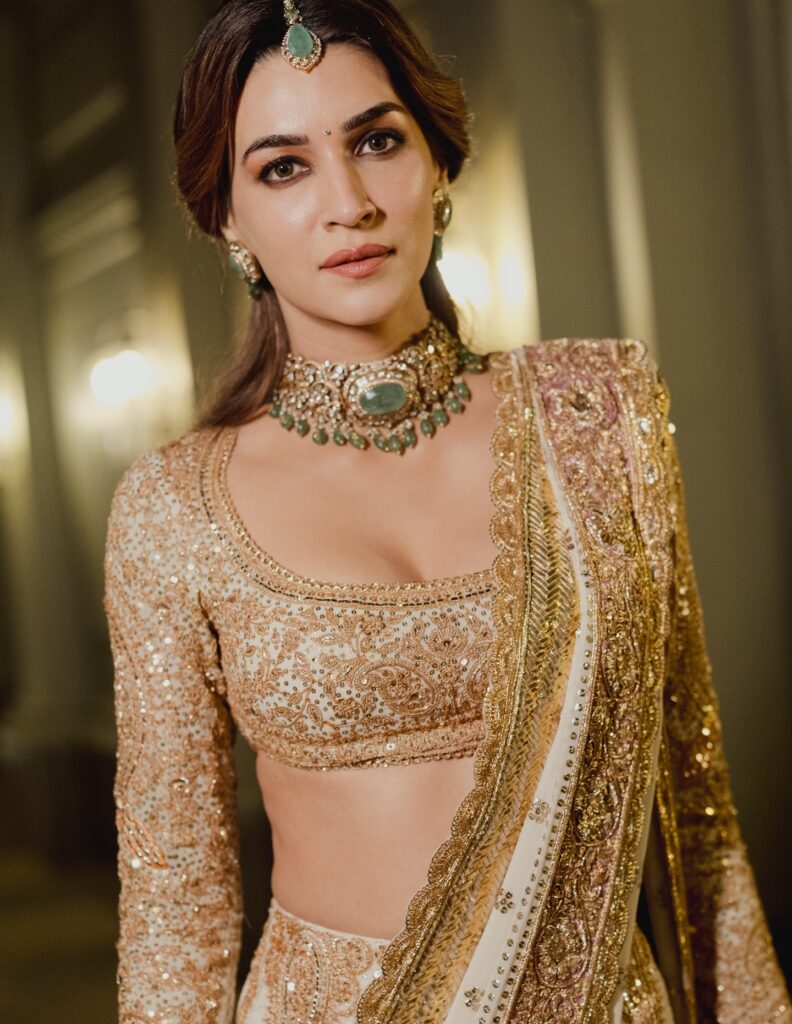 Romantic Hair Balances the Statement Jewellery