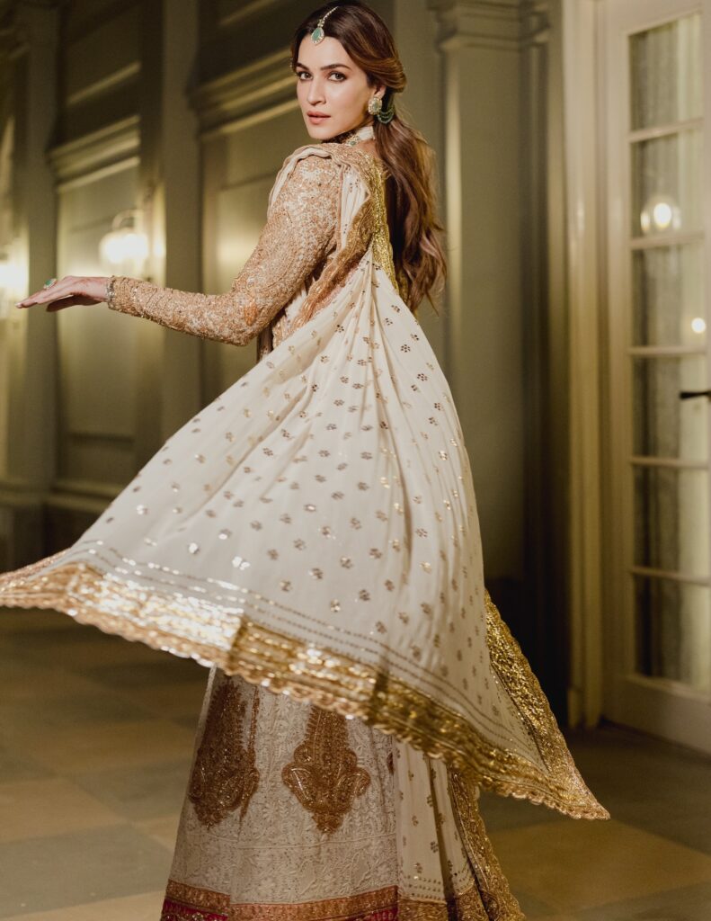 Soft Glamour Completes the Look