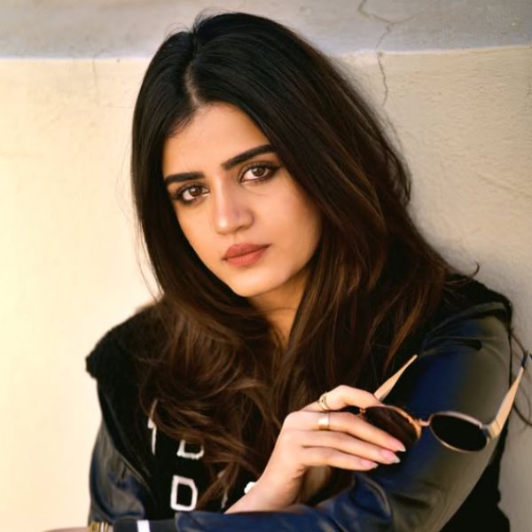 Hunterfly Aishwarya Varma01 Hunterfly Aishwarya Varma01