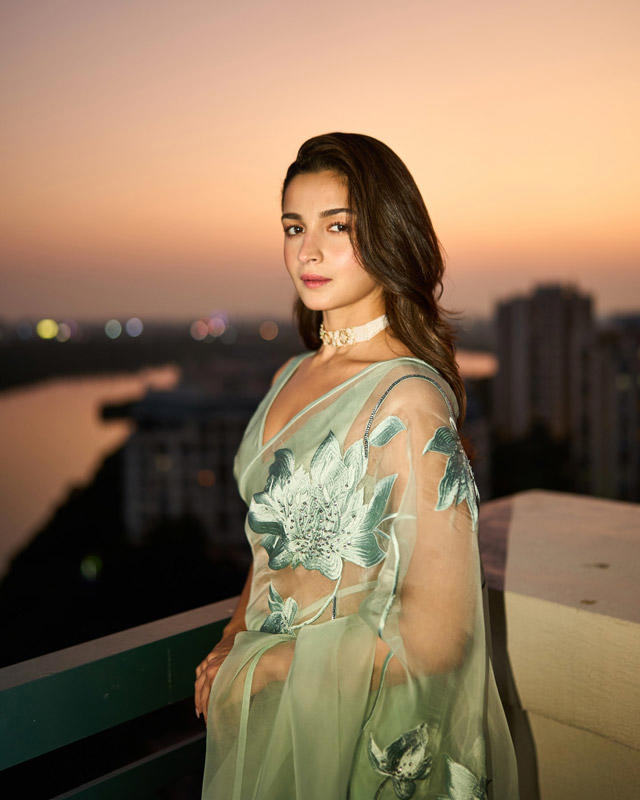 Hunterfly Alia Bhatt looks ethereal Hunterfly Alia Bhatt looks ethereal