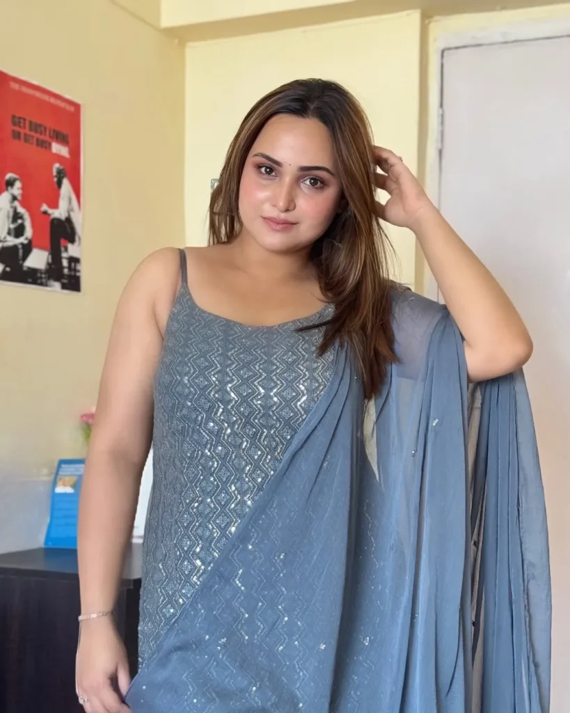 Hunterfly Aliya Naaz3 Personal Information