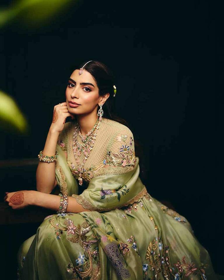 Hunterfly Anshula Kapoor s3 Hunterfly Anshula Kapoor s3