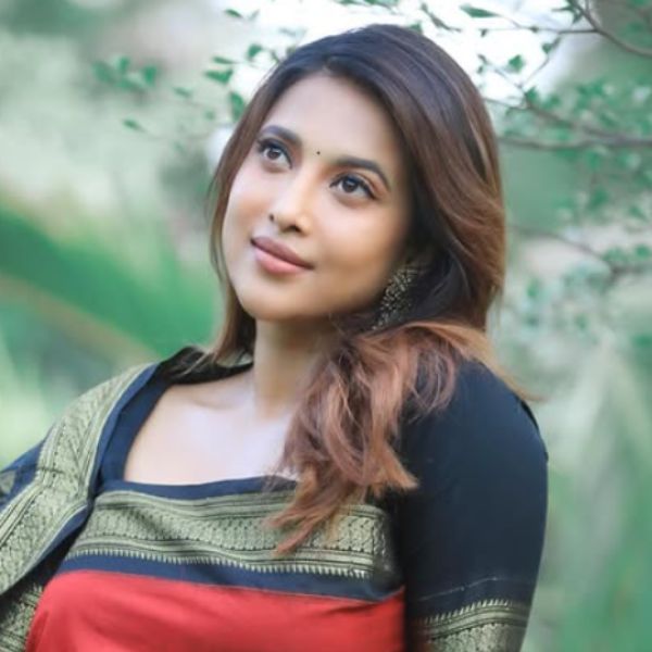 Hunterfly Asha Gowda01