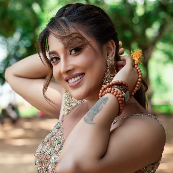 Hunterfly Asha Gowda02