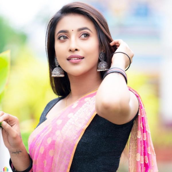 Hunterfly Asha Gowda06