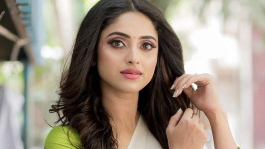 Hunterfly Ayesha Ayesha Bigg Boss Tamil 6 biography, Sathya actress Ayesha, Tamil television actress