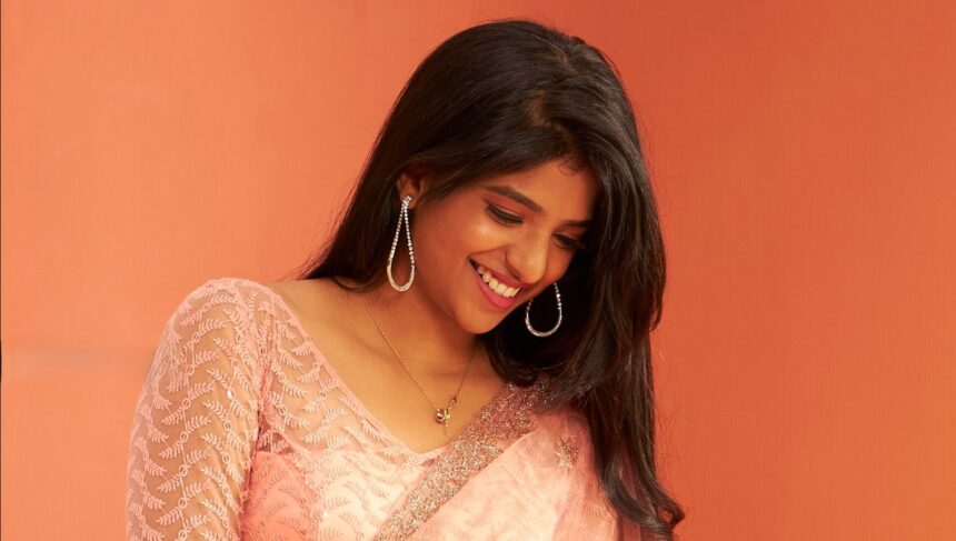 Hunterfly Dipshi Blessy Dipshi Blessy biography age career Sun TV anchor executive producer and media personality
