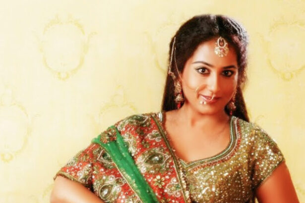 Gayathri Shastry biography age date of birth serial list actress and Bharatanatyam dancer