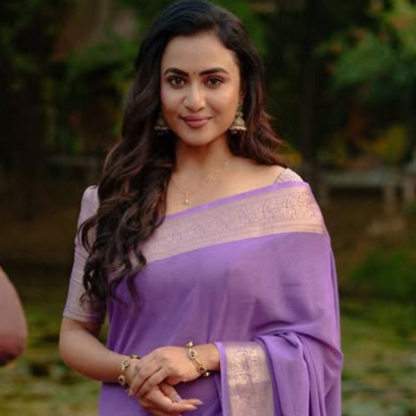 Hunterfly Janani Ashok Kumar 01 Hunterfly Janani Ashok Kumar 01