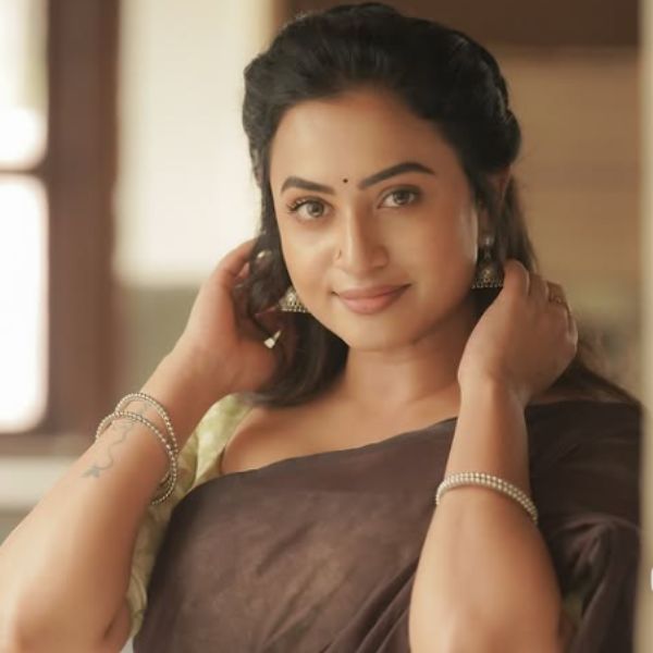 Hunterfly Janani Ashok Kumar 2 Hunterfly Janani Ashok Kumar 2
