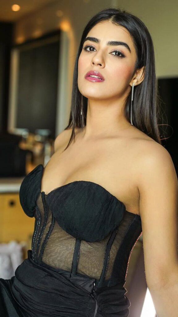 Hunterfly Kavya Thapar 333