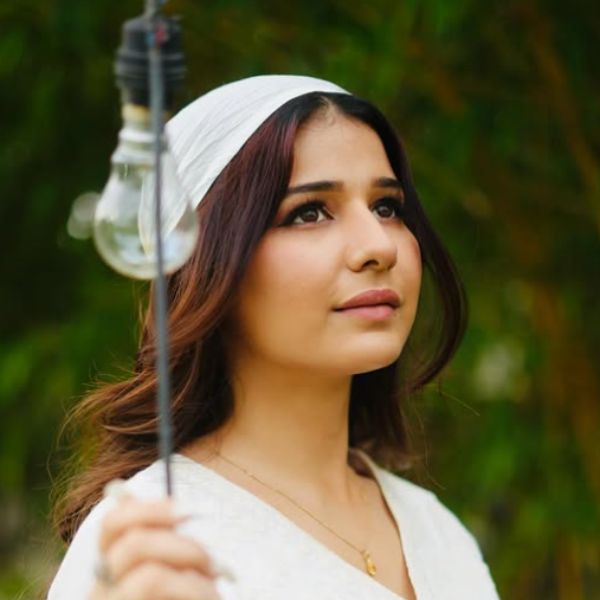 Hunterfly Khushi Baliyan04
