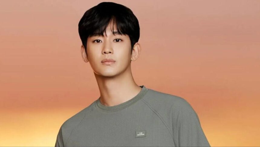 Hunterfly Kim Soo Hyun attends a public event amid ongoing legal proceedings involving advertiser lawsuits Kim Soo-Hyun attends a public event amid ongoing legal proceedings involving advertiser lawsuits