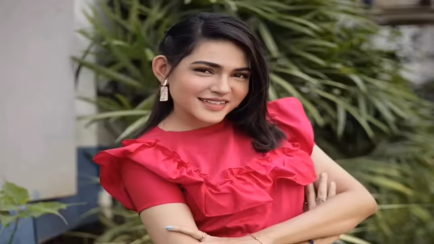 Hunterfly Lailaa Dawo d Lailaa Dawo during a television promotional event, known for her roles in Sindhu Bairavi and Sakthivel serial