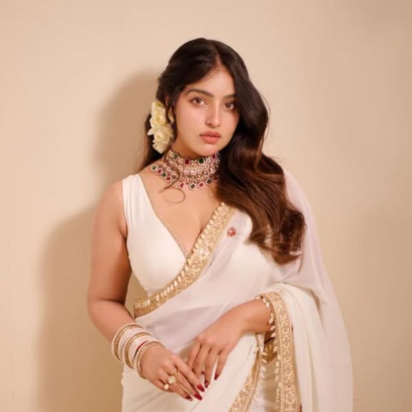 Hunterfly Malavika Menong21