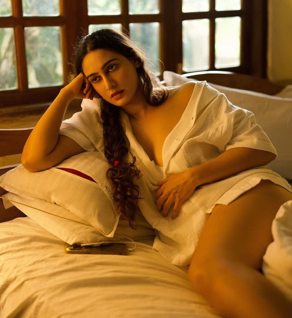 Hunterfly Megha Shukla Impresses with Her Saree Look445