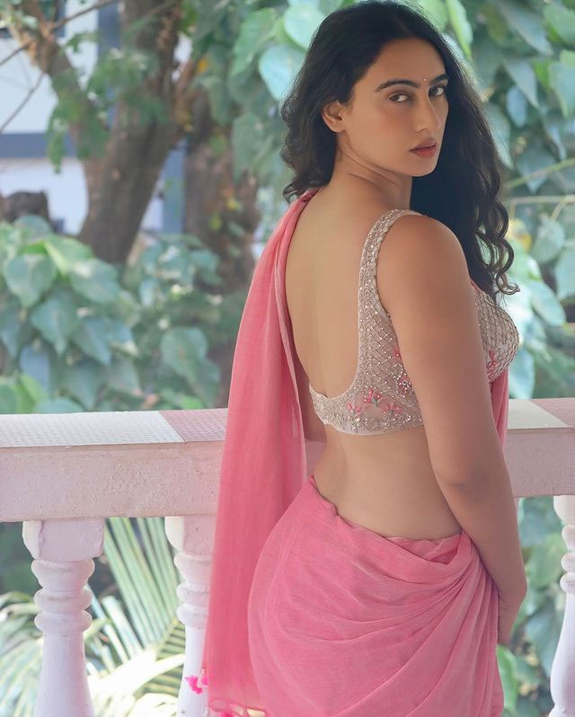 Hunterfly Megha Shukla Impresses with Her Saree Look445s