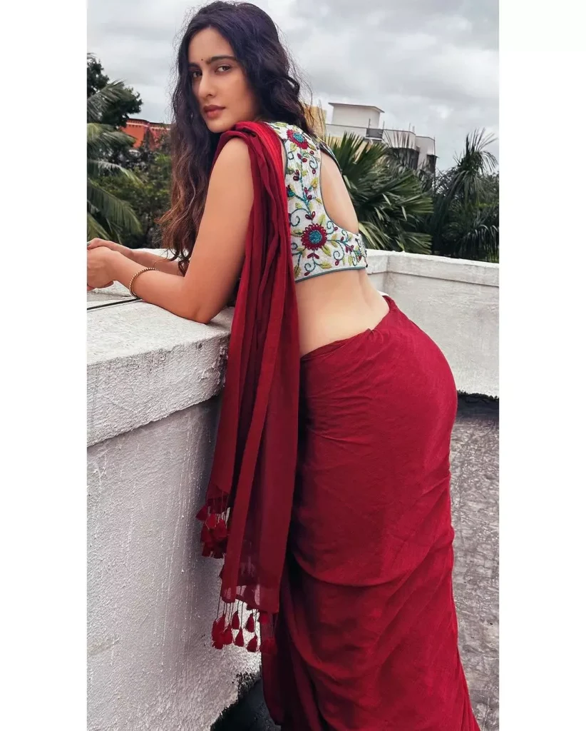 Hunterfly Megha Shukla Impresses with Her Saree Look4556454