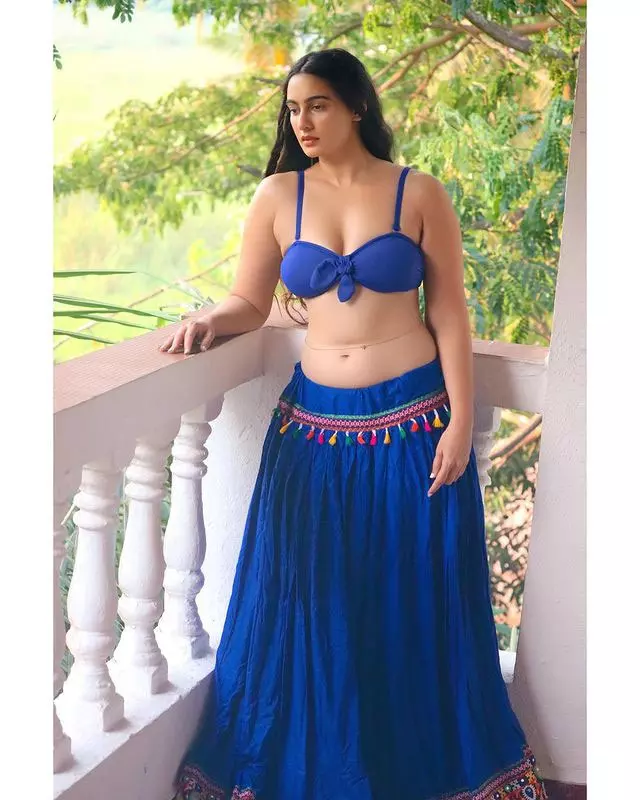 Hunterfly Megha Shukla Impresses with Her Saree Look4564