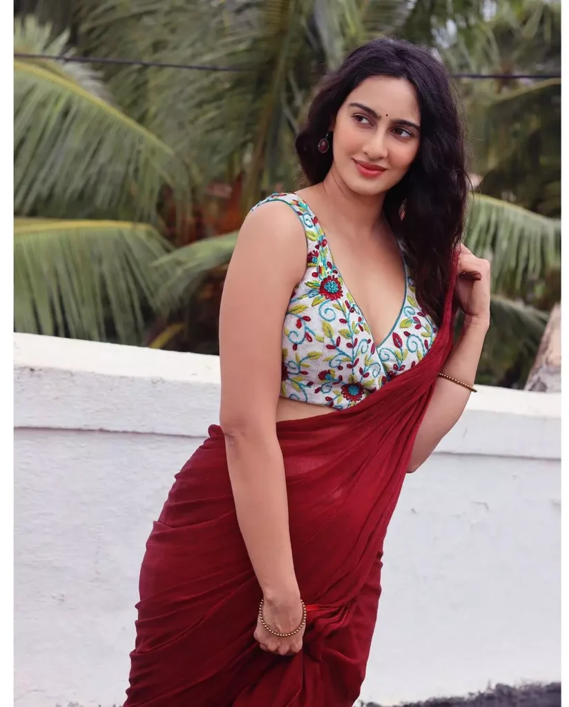 Hunterfly Megha Shukla Impresses with Her Saree Look554554
