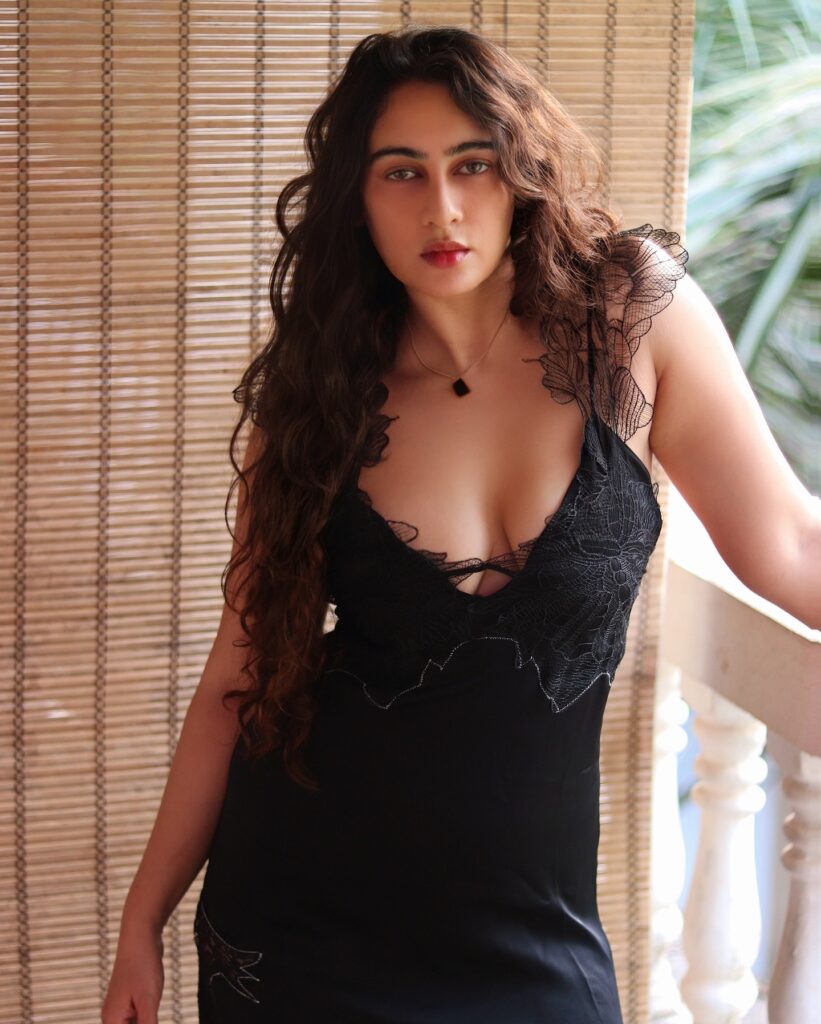 Hunterfly Megha Shukla posing during a stylish fashion1 Hunterfly Megha Shukla posing during a stylish fashion1