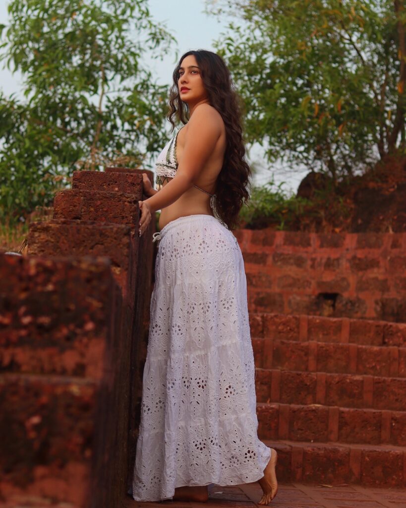 Hunterfly Megha Shukla posing during a stylish553 Hunterfly Megha Shukla posing during a stylish553