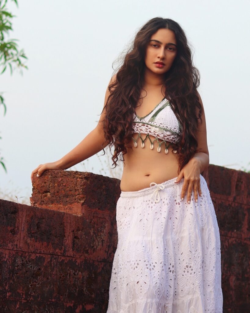 Hunterfly Megha Shukla posing during a stylish5552 Hunterfly Megha Shukla posing during a stylish5552