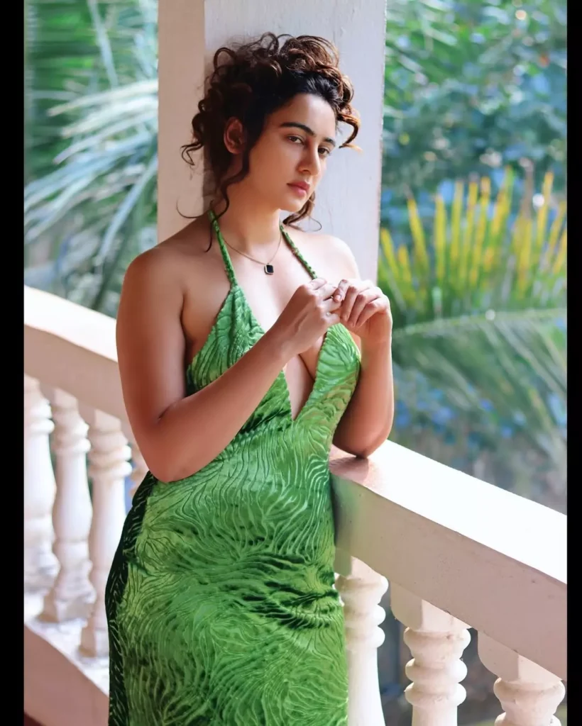 Hunterfly Megha Shukla sets the internet on fire 3223