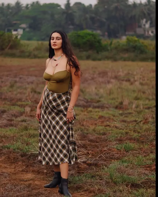 Hunterfly Megha Shukla1212