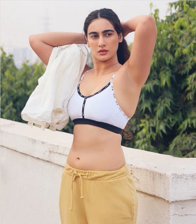 Hunterfly Megha Shuklas Glam Photoshoot