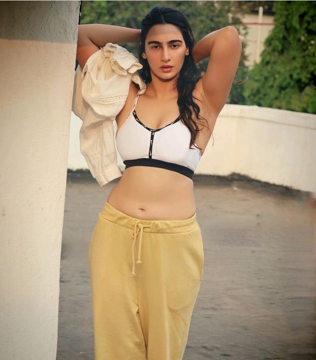 Hunterfly Megha Shuklas Glam Photoshoot1
