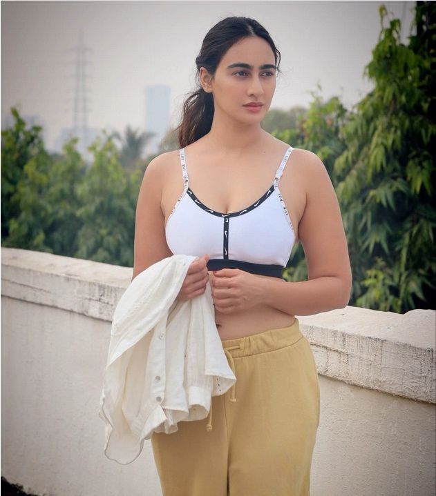 Hunterfly Megha Shuklas Glam Photoshoot2