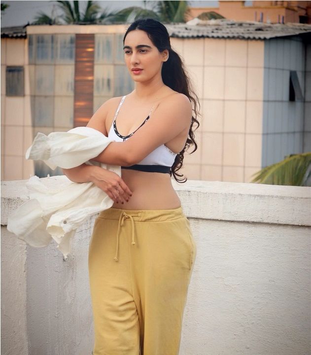 Hunterfly Megha Shuklas Glam Photoshoot3