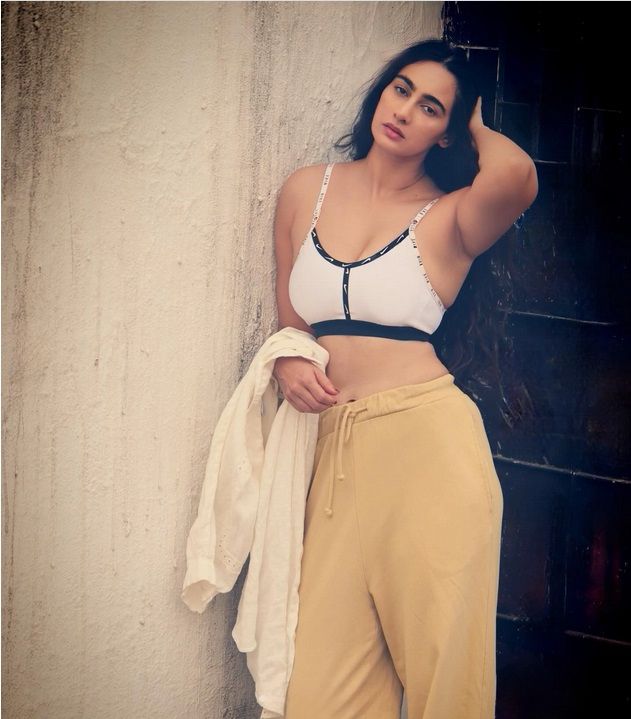 Hunterfly Megha Shuklas Glam Photoshoot523
