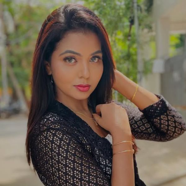 Hunterfly Mounika Subramanyam1 Hunterfly Mounika Subramanyam1