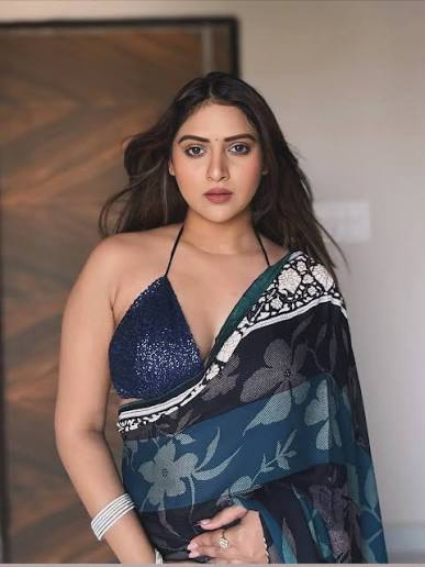 Hunterfly Rashika Dobriyal 20 Hunterfly Rashika Dobriyal 20