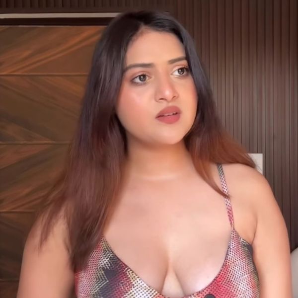Hunterfly Rashika Dobriyal Hunterfly Rashika Dobriyal
