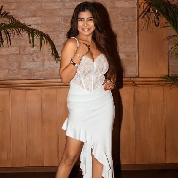 Hunterfly Shikha Malhotra 02 Hunterfly Shikha Malhotra 02