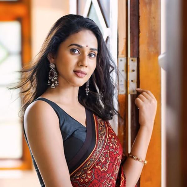 Hunterfly Shreya Rukmini 01 Hunterfly Shreya Rukmini 01