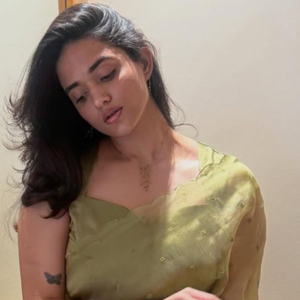 Hunterfly Shreya Vishakant2 Hunterfly Shreya Vishakant2