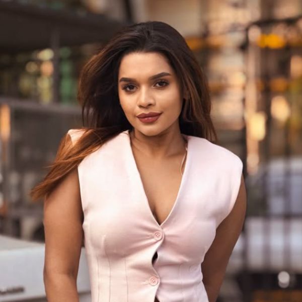 Hunterfly Veena Jessi012