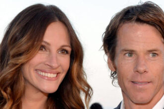 Julia Roberts and Danny Moder celebrating their 24th wedding anniversary together
