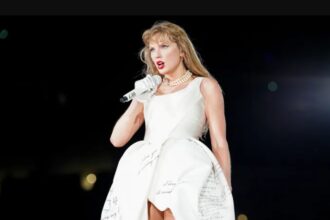 Hunterfly fdfdsfsd Taylor Swift attending a public event wearing a Dior-inspired fashion look