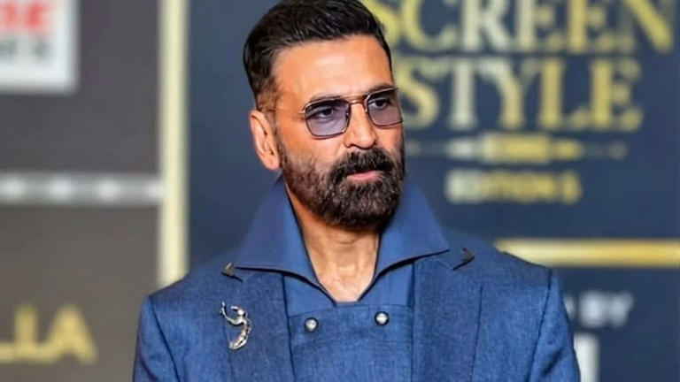 Hunterfly fff Akshay Kumar sells luxury apartments in Mumbai's Oberoi Enigma project