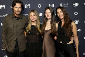 Hunterfly fghdsghfhjsdgf45fddsf Jason Bateman with wife Amanda Anka and their daughters at a public event