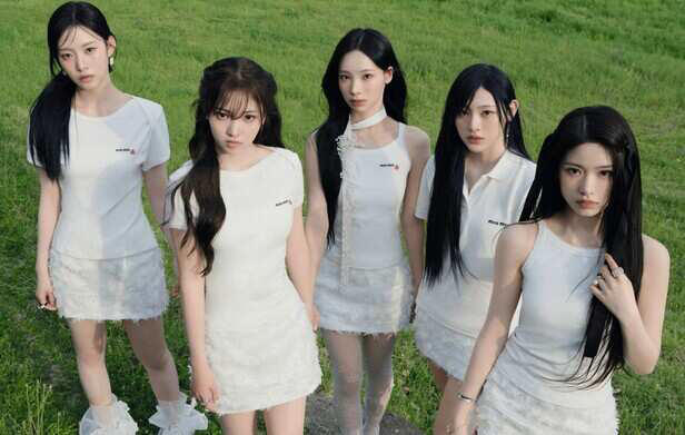 Hunterfly jhjhnbj RESCENE members celebrate their chart-topping success on South Korea's Melon music chart.