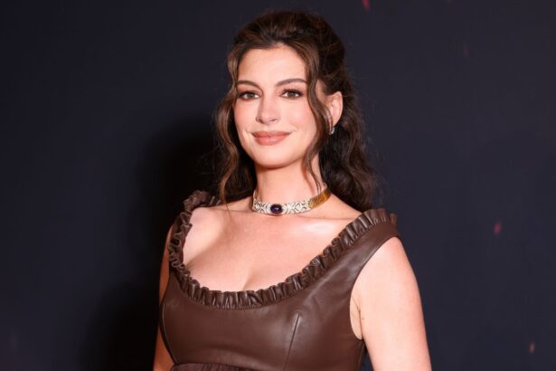Hunterfly t 2026 07 15 220338 Anne Hathaway attends a red carpet event while discussing her pregnancy journey