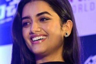 Bhagyashri Borse speaks about her acting journey and family struggles during a public interaction.
