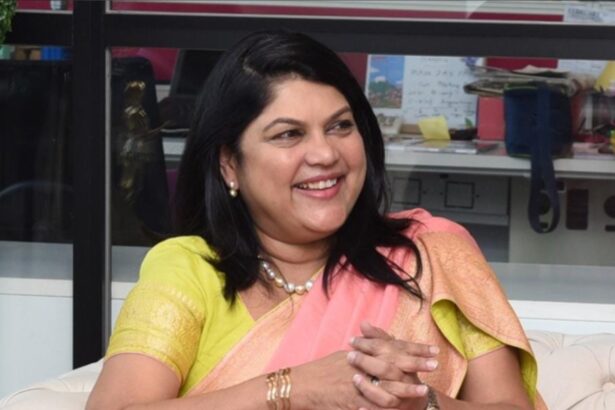 Hunterfly 026 08 02 200624 Falguni Nayar shares entrepreneurship lessons from building Nykaa after years in investment banking.