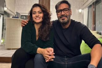 Hunterfly 026 08 05 175009 Ajay Devgn and Kajol sharing a happy moment together.